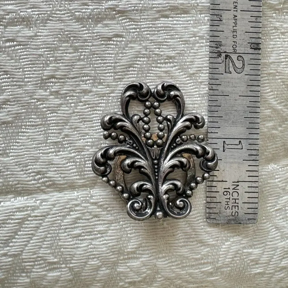 Acanthus Pot Metal Signed Scarf Clip Floral 1970’s Silver Color Steelcut Style